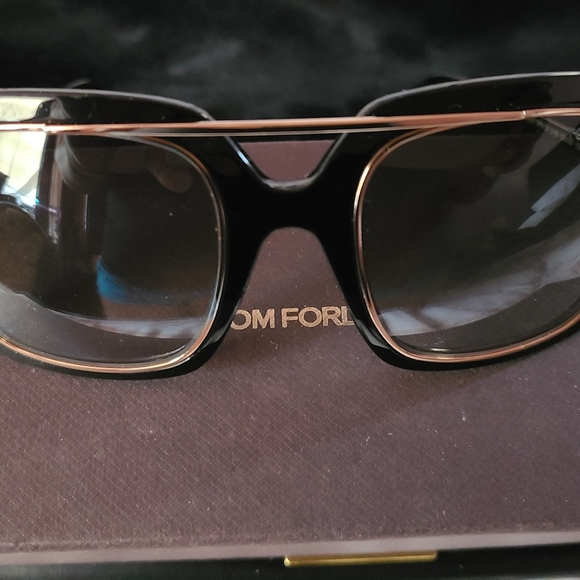 Tom Ford Sunglasses - Picture 4 of 7